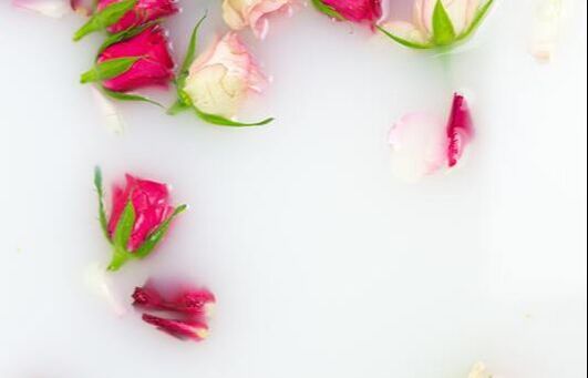 Picture of roses floating in water.